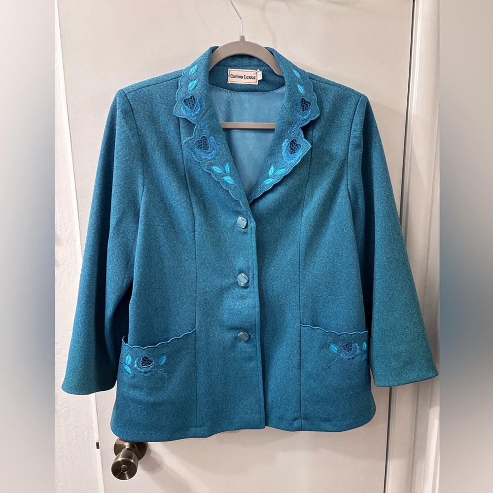 Heart Embroidered Teal Woman’s Blazer, size XXL